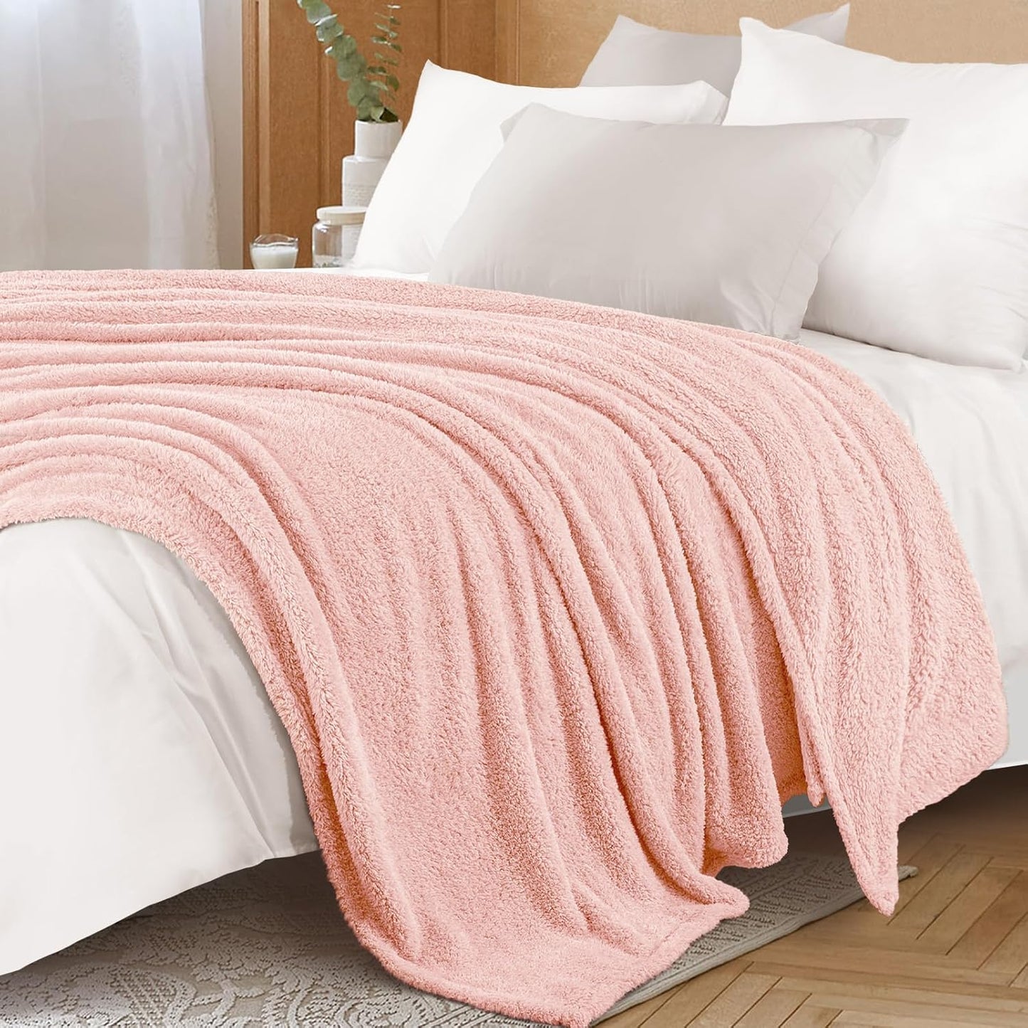 Exclusivo Mezcla Fleece Blanket for Couch, Soft and Cozy Twin Blankets for Women Men Girls Kids, Suitable for All Seasons, Light Pink, 60x80 Inches