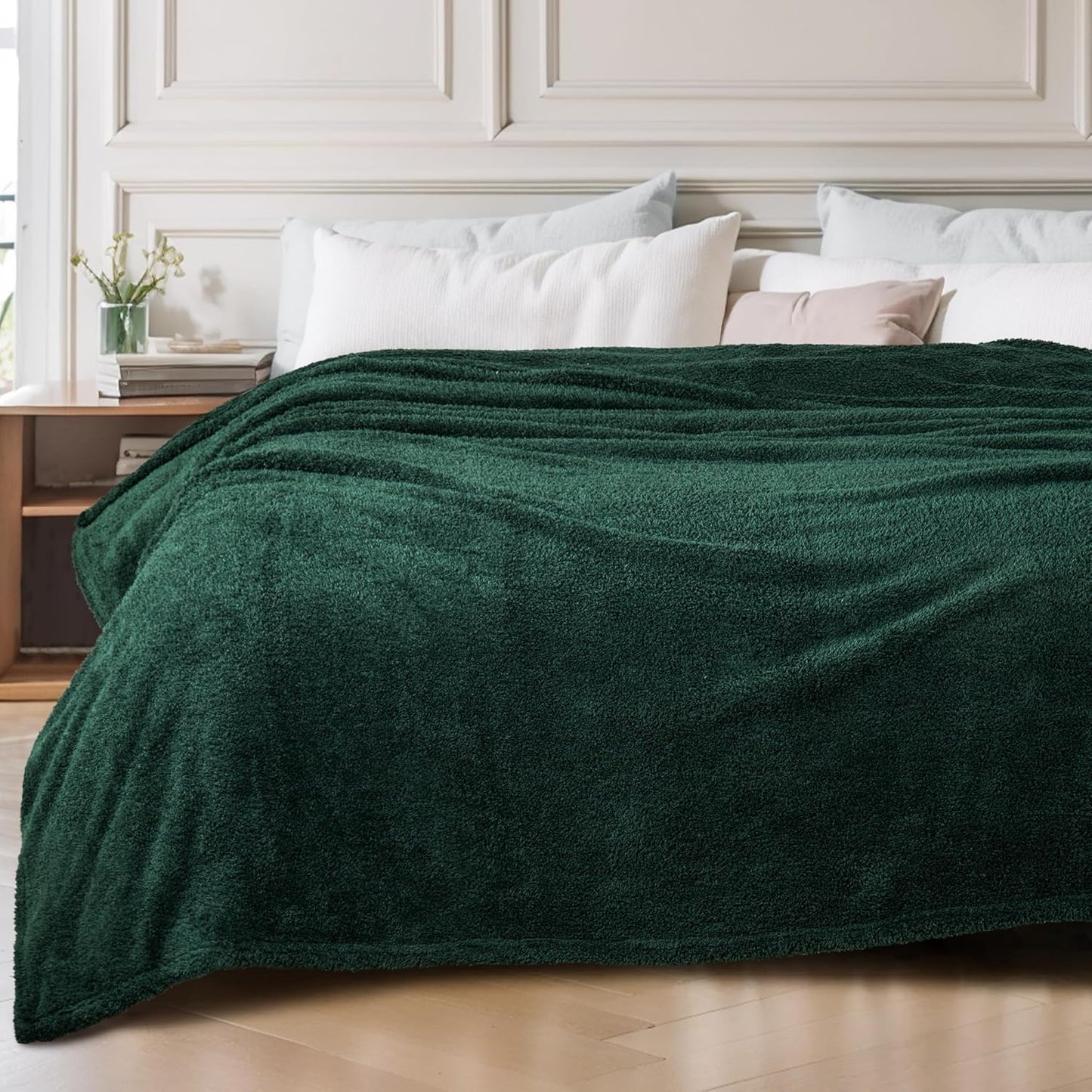 Exclusivo Mezcla Fleece Queen Blankets for Bed, Soft and Cozy Blankets for Women Men Girls Kids, Suitable for All Seasons, Forest Green,90x90 Inches