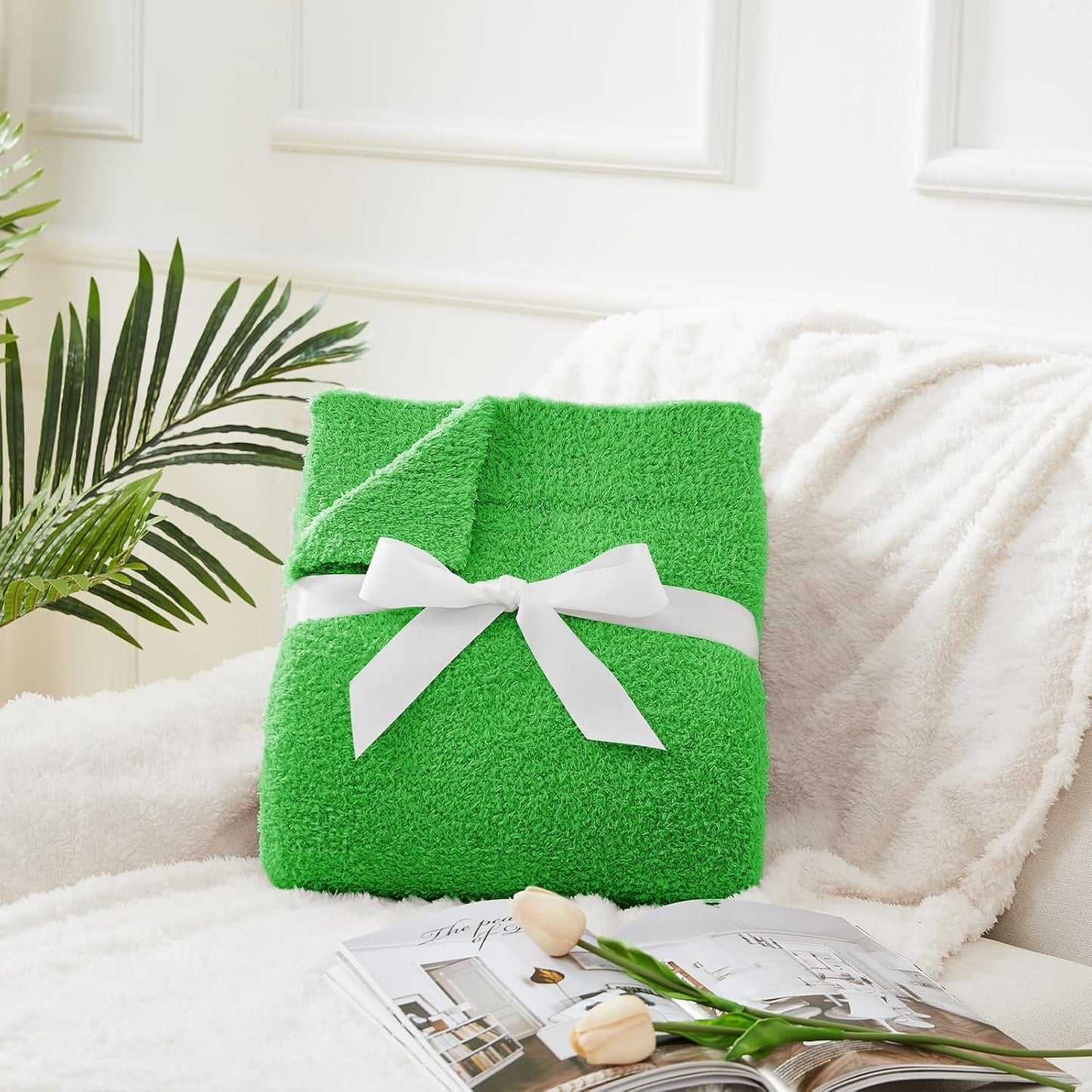 CYMULA Super Soft Green Throw Blanket - Lightweight Plush Fuzzy Fluffy Warm Cozy Blankets and Throws for Sofa Bed All Season Use, 50x60 inches