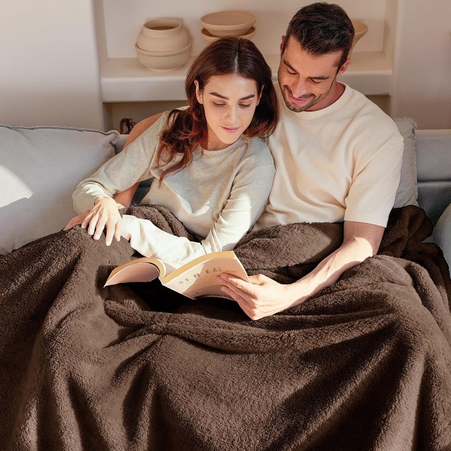 Exclusivo Mezcla Twin Size Flannel Fleece Blanket, Super Soft Velvet Plush Bed Blanket, Fuzzy Cozy and Warm for All Seasons, 60x80 Inches, Coffee