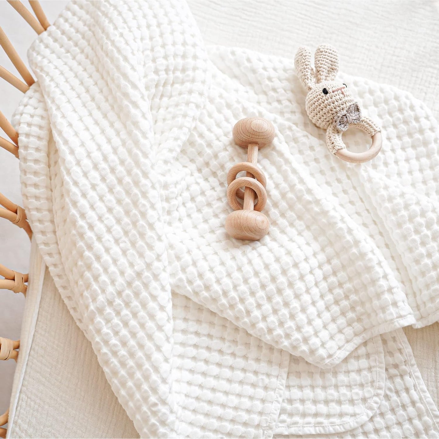 Konssy Waffle Baby Blanket - Soft & Cozy Nursery Swaddle Blanket, Lightweight Toddler Throw for Boys & Girls, Ideal for Wrapping(White)